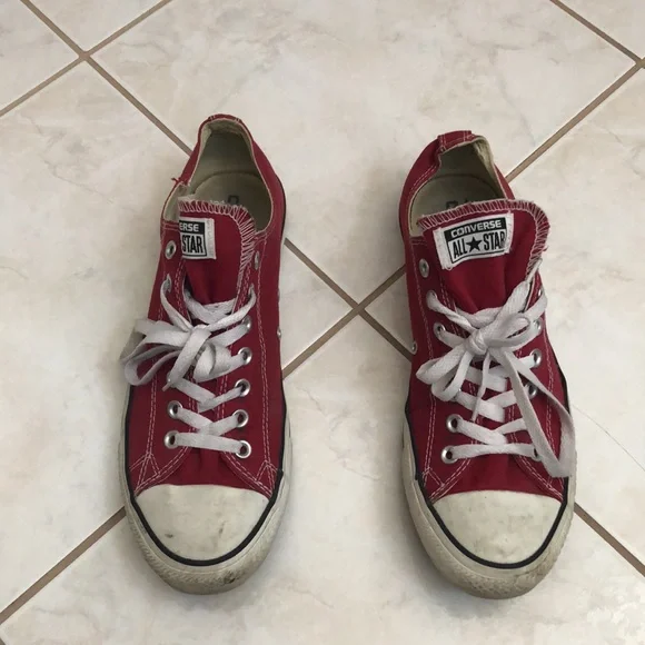 Mens Red low top converse - Picture 3 of 14